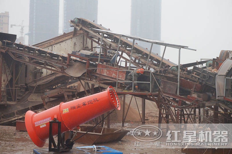 移動破碎篩分成套設備環保作業現場 移動破碎篩分成套設備環保作業現場