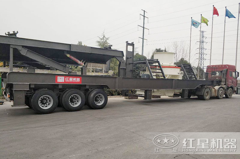 移動石頭制砂機(jī)掛上車頭即將開往制砂現(xiàn)場 移動石頭制砂機(jī)掛上車頭即將開往制砂現(xiàn)場
