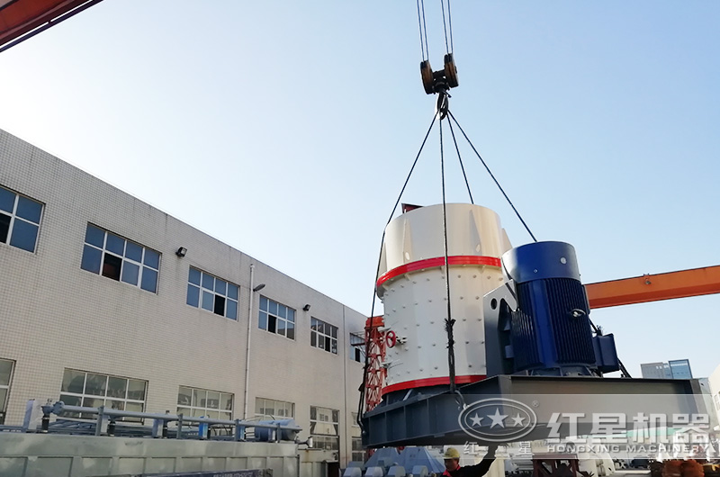 復(fù)合式破碎機(jī)裝車發(fā)貨 復(fù)合式破碎機(jī)裝車發(fā)貨