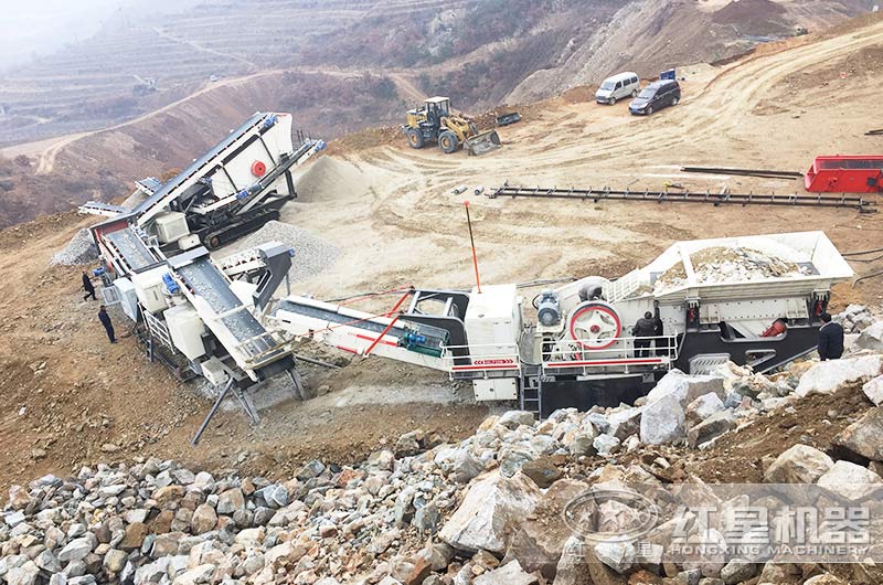 履帶移動破碎機設備做石子現場 履帶移動破碎機設備做石子現場