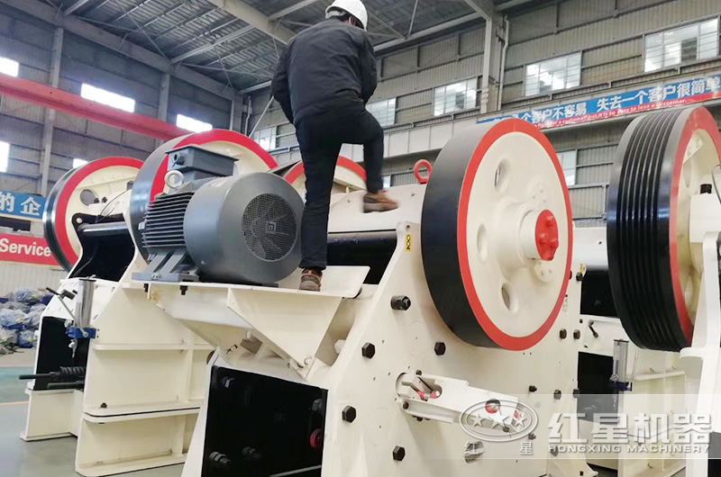 山西用戶來廠考察顎式石子破碎機(jī)設(shè)備 山西用戶來廠考察顎式石子破碎機(jī)設(shè)備