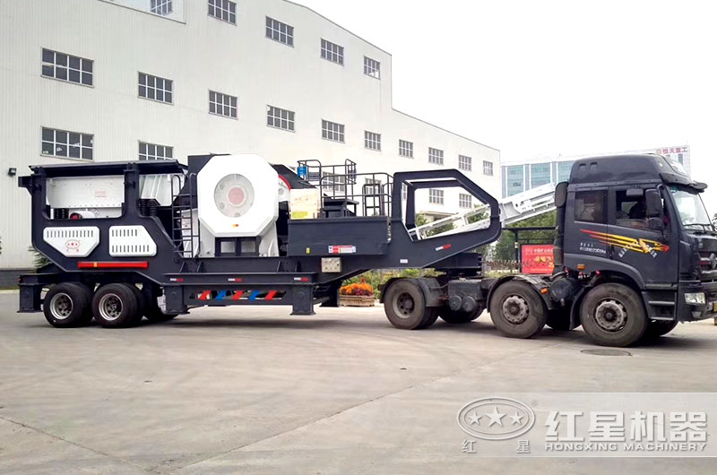 大型移動式石頭破碎機發(fā)貨了 大型移動式石頭破碎機發(fā)貨了