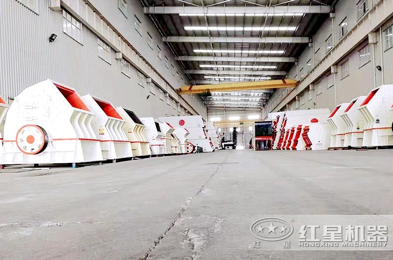 一次成型的錘式碎石機生產車間 一次成型的錘式碎石機生產車間