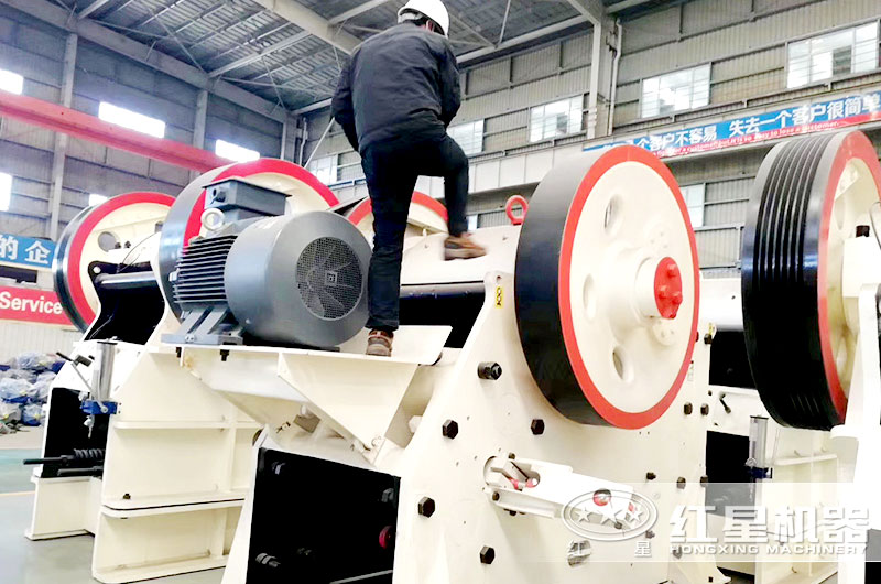 用戶來廠考察一級機器顎式破碎機 用戶來廠考察一級機器顎式破碎機