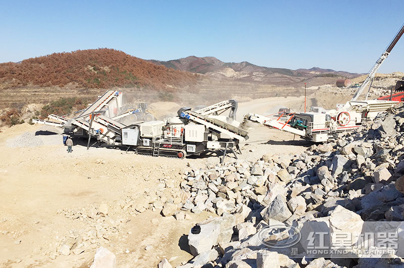 移動制造石子機大規模生產石子中 移動制造石子機大規模生產石子中