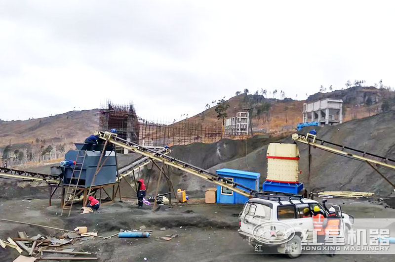 復(fù)合式制砂機(jī)安裝搭設(shè)現(xiàn)場(chǎng) 復(fù)合式制砂機(jī)安裝搭設(shè)現(xiàn)場(chǎng)