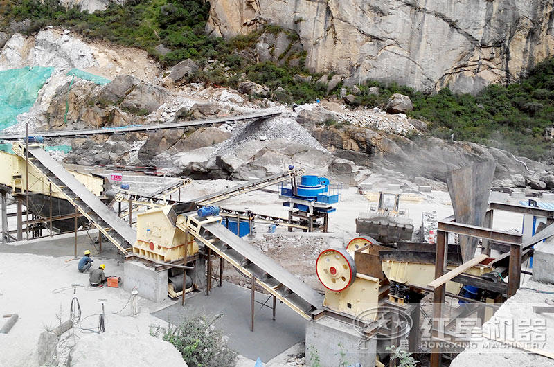 使用全套設備的石灰石機制砂生產現場 使用全套設備的石灰石機制砂生產現場