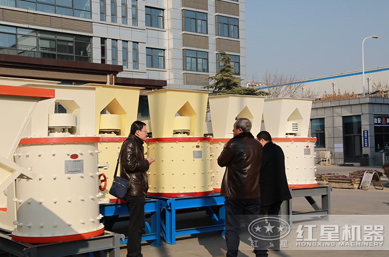 客戶來廠考察復合破制砂機 客戶來廠考察復合破制砂機