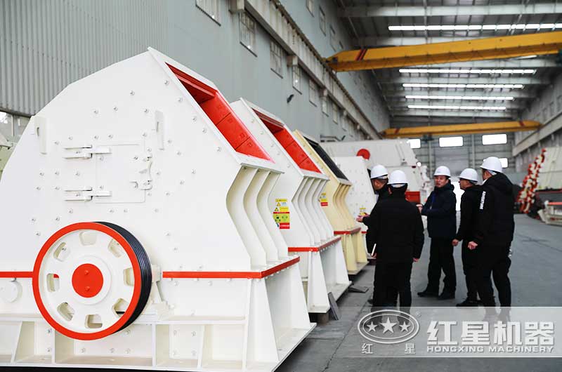客戶來廠考察錘破機設備 客戶來廠考察錘破機設備