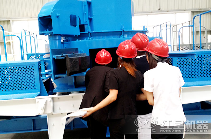 遼寧大連用戶來廠考察選購立軸沖擊式破碎機 遼寧大連用戶來廠考察選購立軸沖擊式破碎機