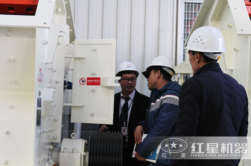 客戶來廠考察反擊破設備 客戶來廠考察反擊破設備