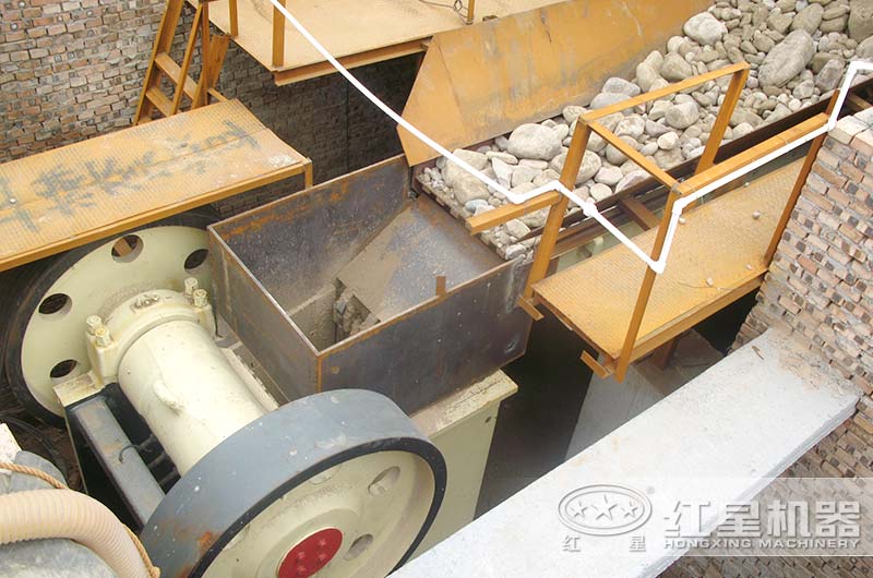 頭破碎沙設備顎破處理鵝卵石現場 頭破碎沙設備顎破處理鵝卵石現場