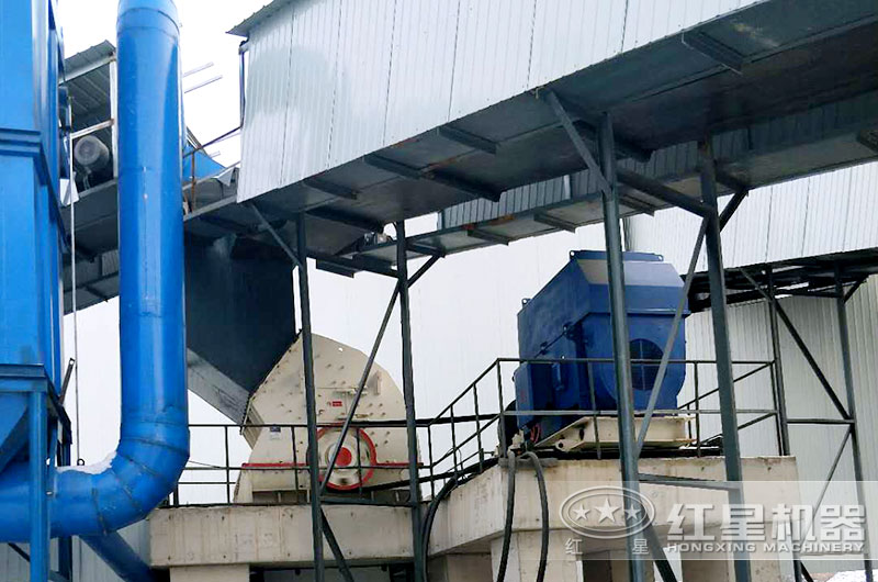 一次成型錘式破碎機(jī)制砂生產(chǎn)現(xiàn)場(chǎng) 一次成型錘式破碎機(jī)制砂生產(chǎn)現(xiàn)場(chǎng)