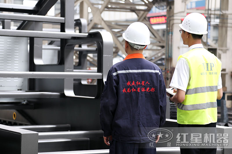 紅星工程師在做質量檢測與數據對比 紅星工程師在做質量檢測與數據對比