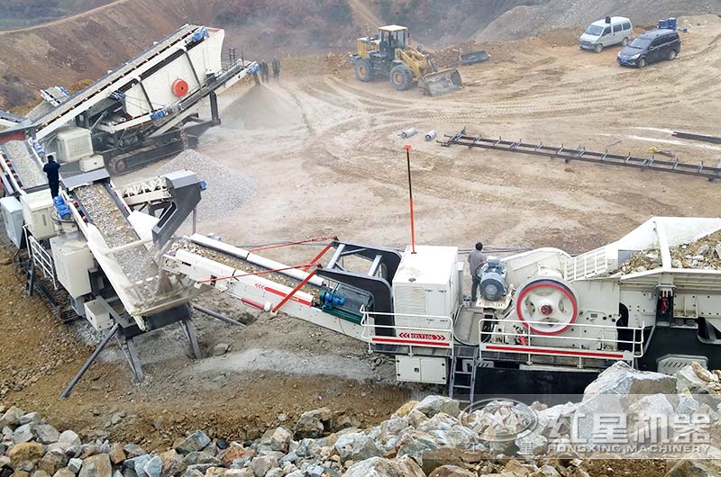 移動破碎設備三機聯(lián)合作業(yè)生產現(xiàn)場 移動破碎設備三機聯(lián)合作業(yè)生產現(xiàn)場