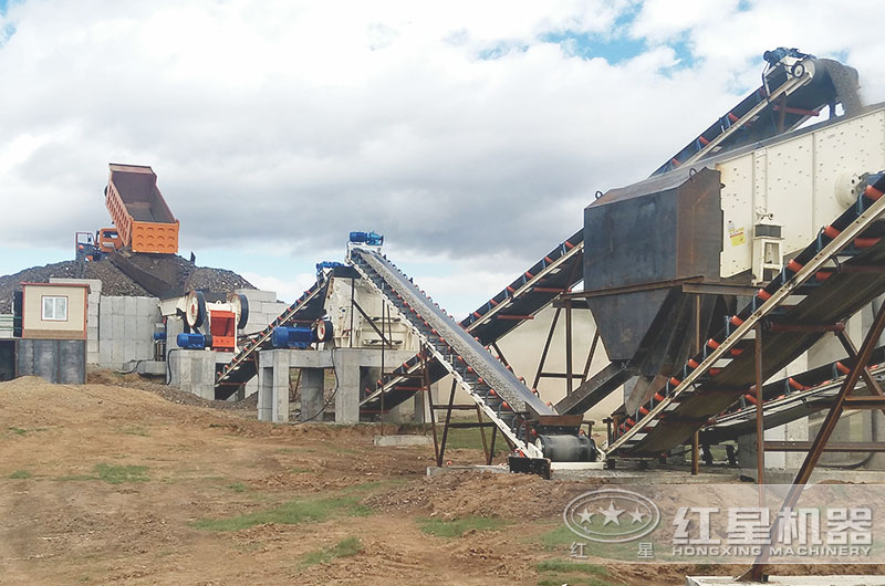 外蒙時(shí)產(chǎn)300噸大型砂石料生產(chǎn)客戶現(xiàn)場(chǎng) 外蒙時(shí)產(chǎn)300噸大型砂石料生產(chǎn)客戶現(xiàn)場(chǎng)