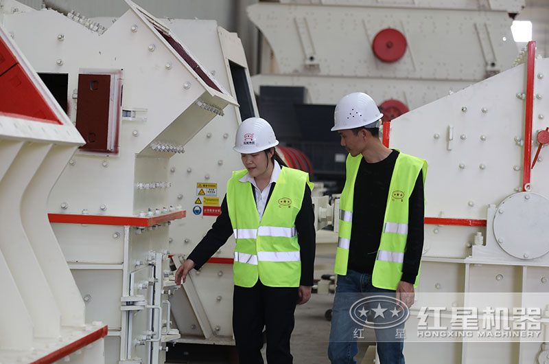 有1萬(wàn)至2萬(wàn)左右的的小型碎石機(jī)嗎？