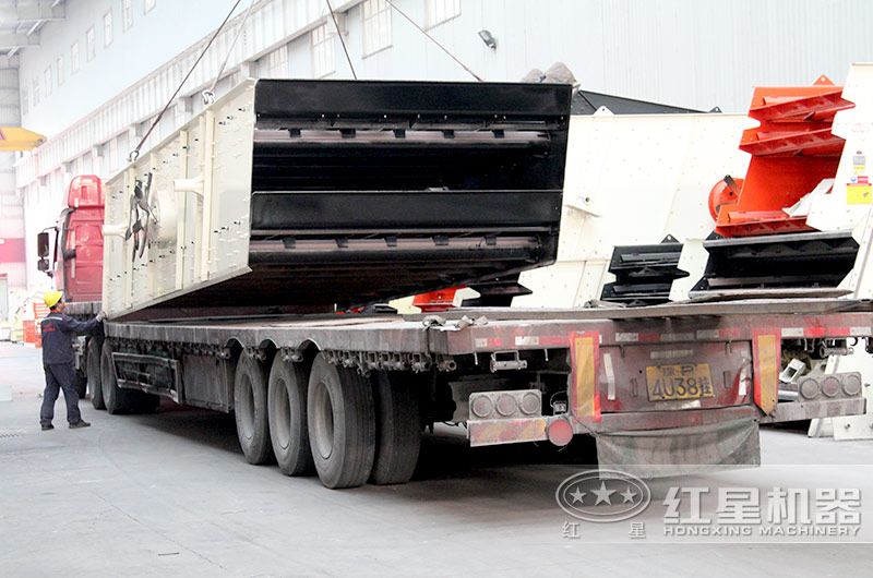 紅星機器圓振動篩裝車發貨現場 紅星機器圓振動篩裝車發貨現場