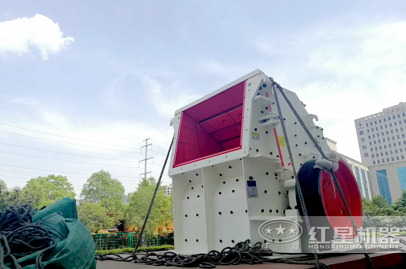 客戶反擊式破碎機裝車發(fā)貨 客戶反擊式破碎機裝車發(fā)貨