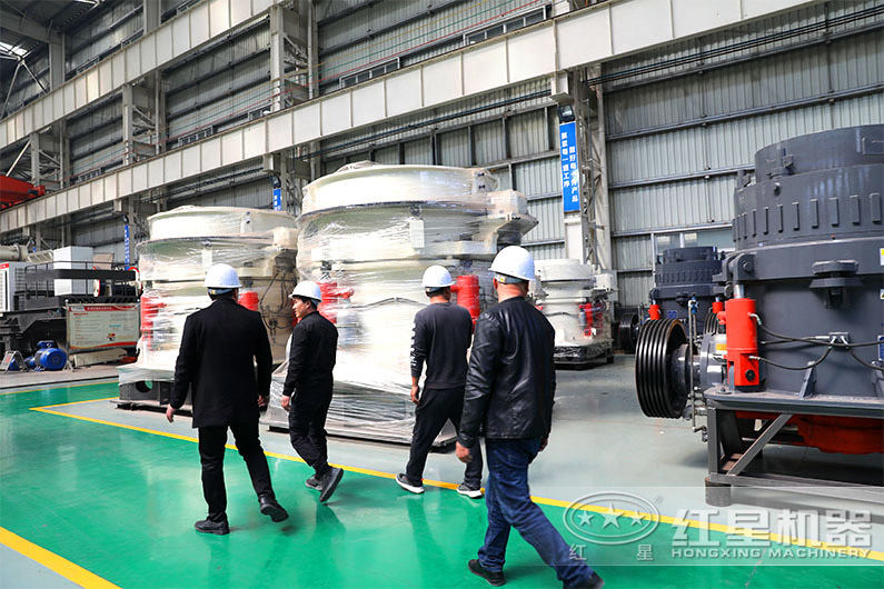 客戶來廠考察PYB1750圓錐破 客戶來廠考察PYB1750圓錐破