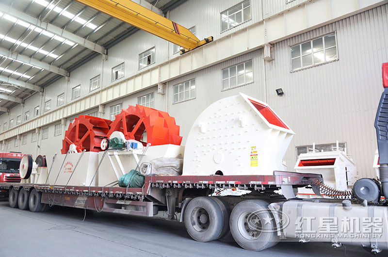 客戶訂購(gòu)的錘式破碎機(jī)裝車現(xiàn)場(chǎng) 客戶訂購(gòu)的錘式破碎機(jī)裝車現(xiàn)場(chǎng)