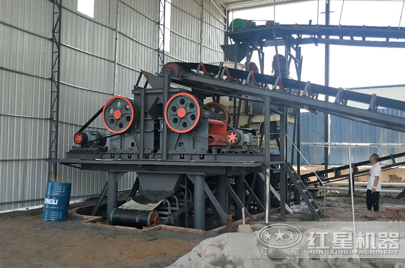 顎式碎裂設(shè)備的顎板有什么作用？宜采用哪種材料制作？