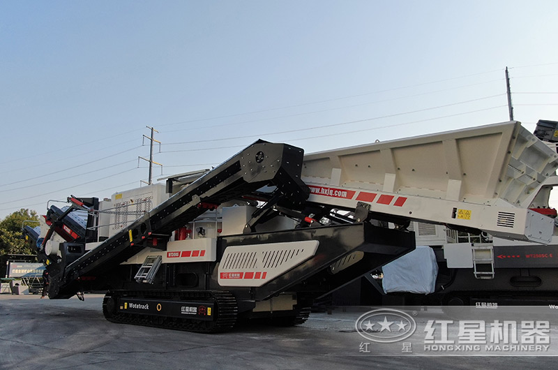 無需牽引的履帶行走破碎機(jī) 無需牽引的履帶行走破碎機(jī)