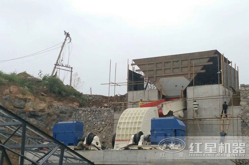 重錘破機(jī)作業(yè)現(xiàn)場 重錘破機(jī)作業(yè)現(xiàn)場