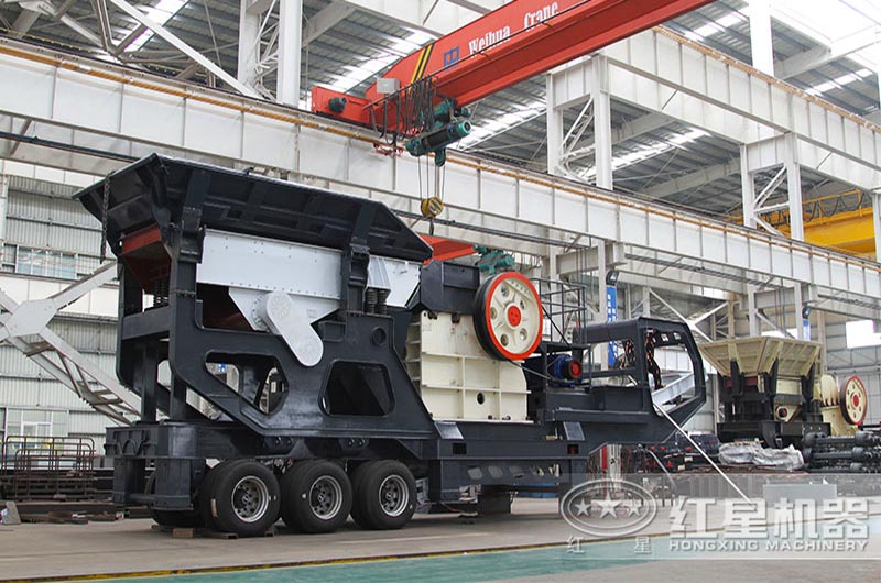 訂購一臺時產(chǎn)50噸的小型移動破碎機(jī)多少錢？（附現(xiàn)場視頻）