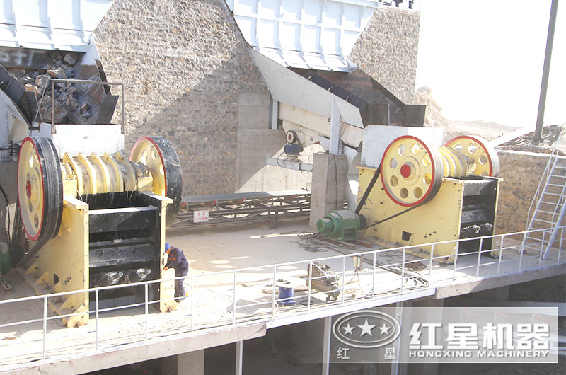 兩臺PE系列69顎破機聯合作業現場 兩臺PE系列69顎破機聯合作業現場